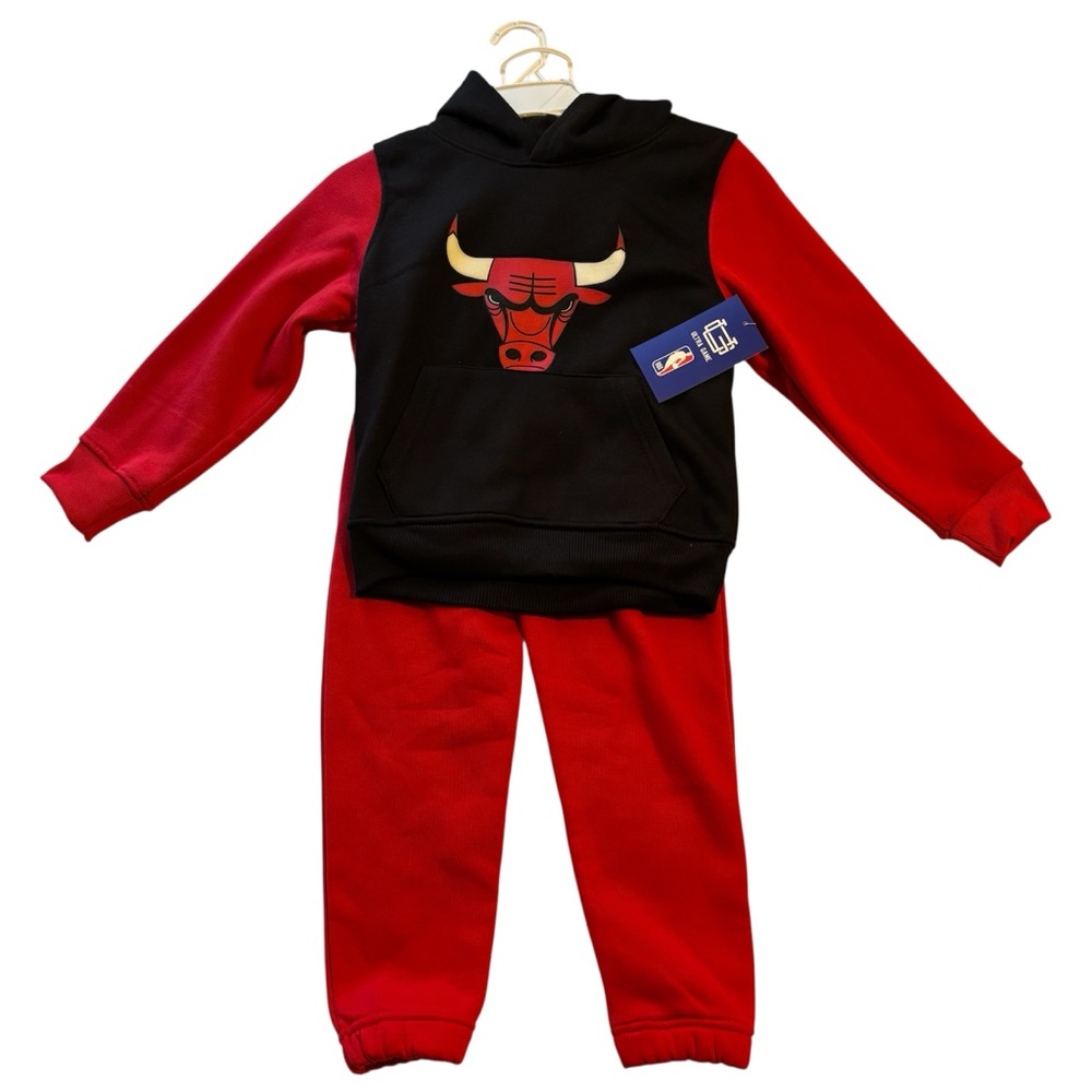 New with tags Boys Chicago Bulls 2 Piece Set Sweatpants Set